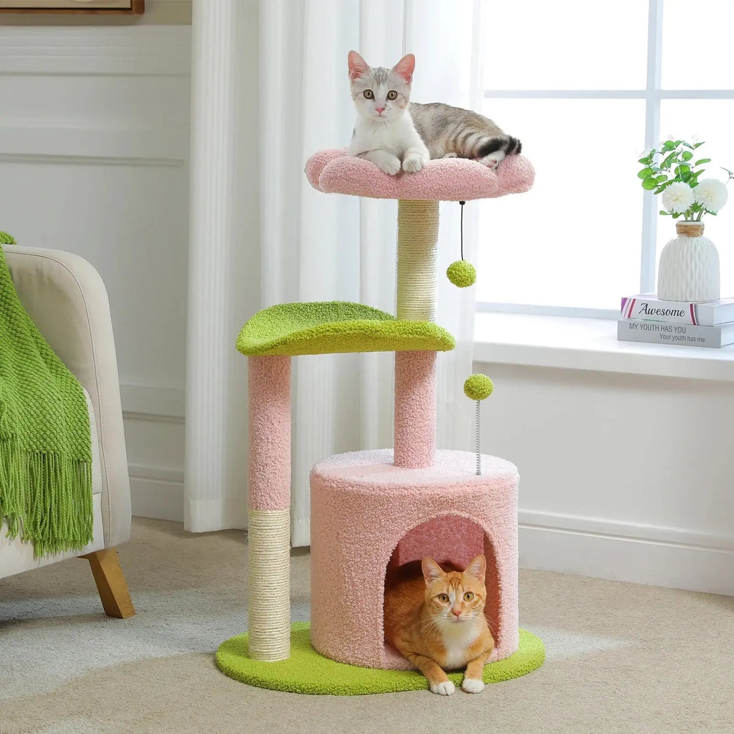 Petit Arbre à Chat avec Balle - Le Nid Félin
