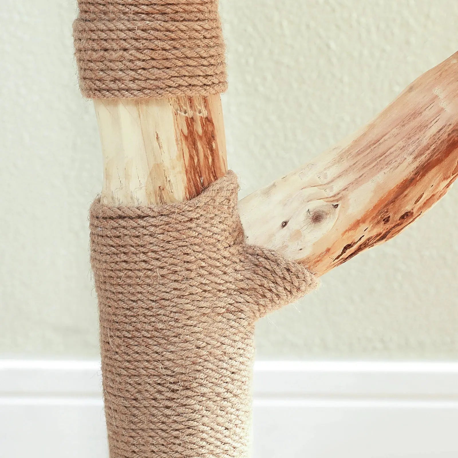 Arbre à Chat Fleur en Bois Flotté Blanc - Le Nid Félin