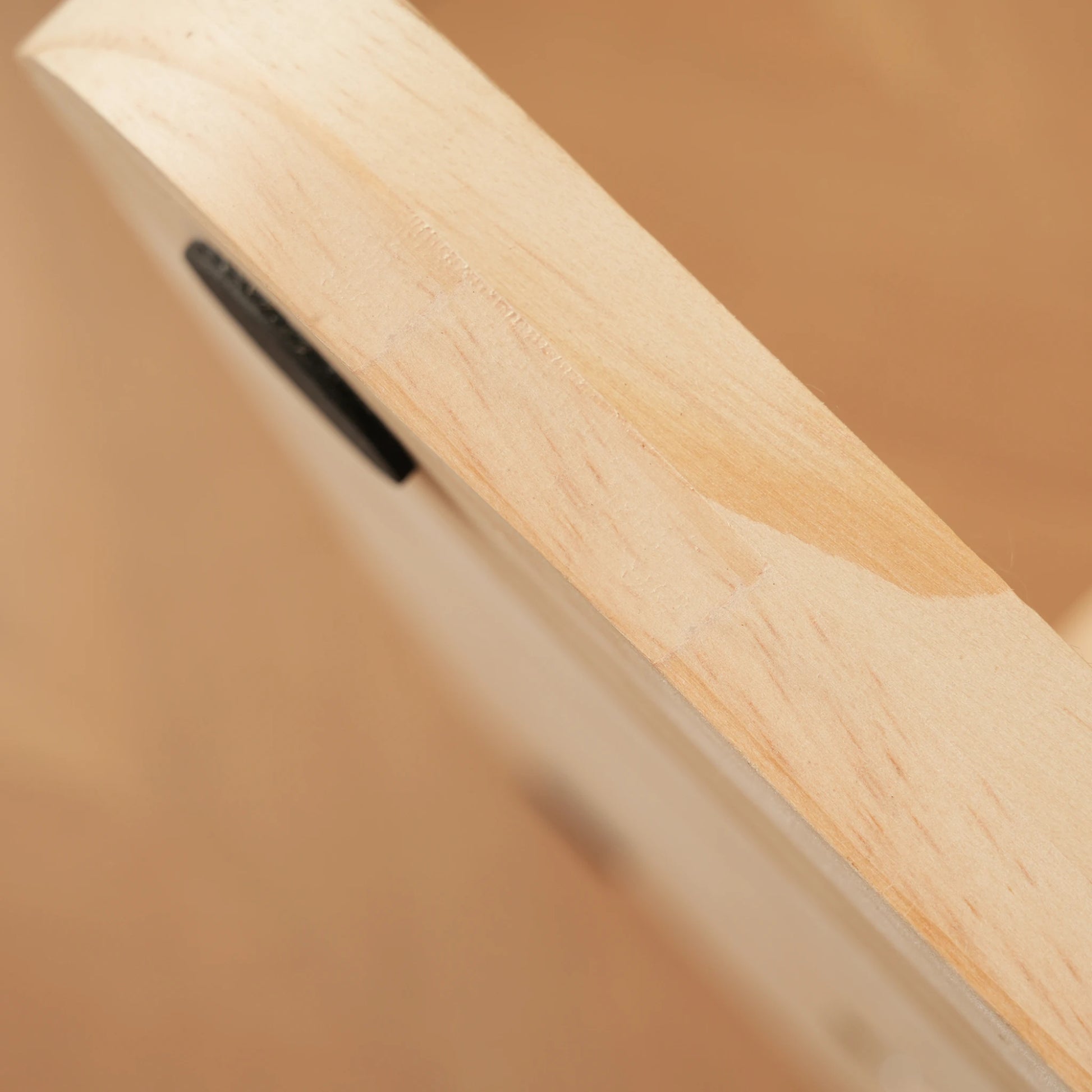 Gros plan texture bois massif et finition de qualité