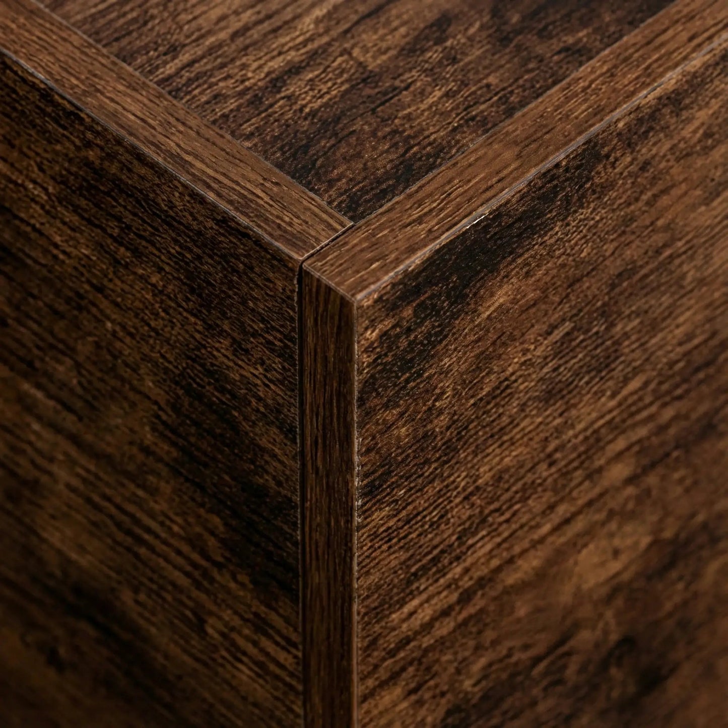 Détail finition bois foncé arbre à chat design